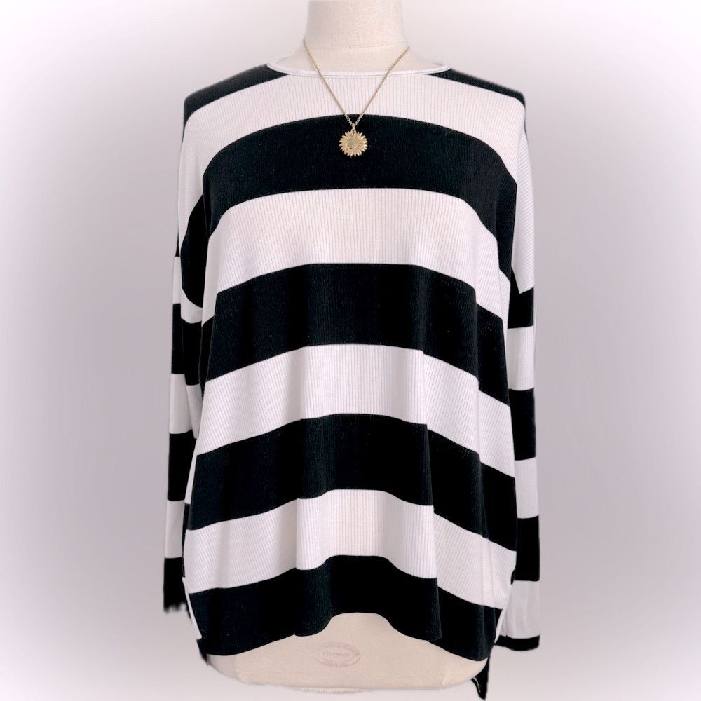 Timeless! Cherish black & white soft & flowy top!